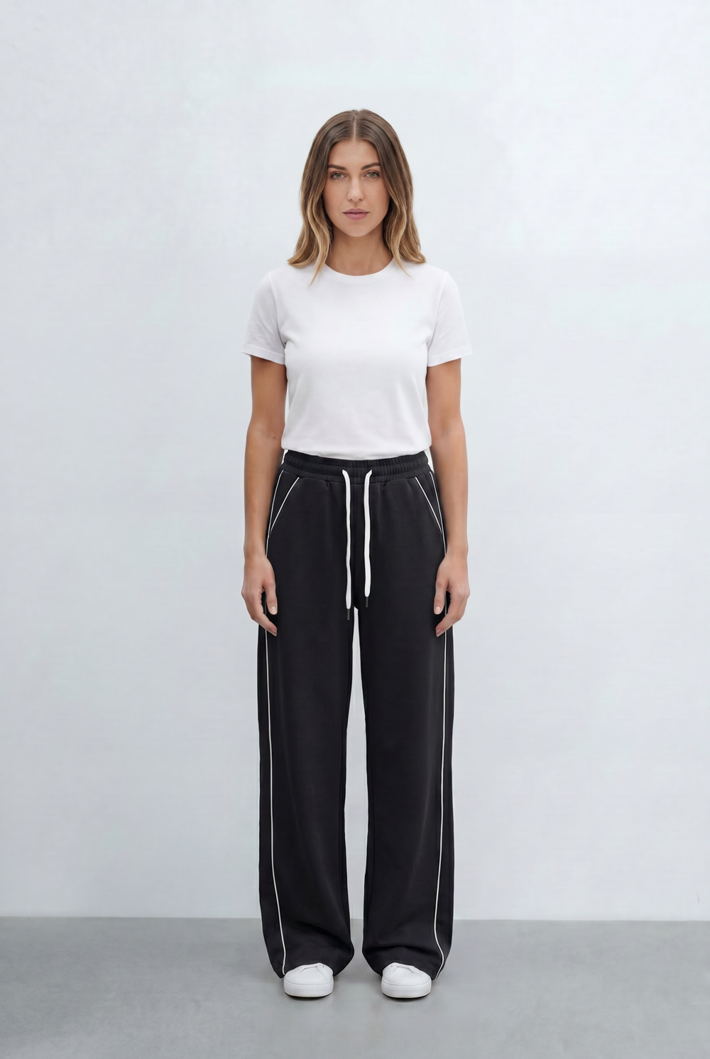Women’s Tomato Store Brings Sporty Edge Contrast Piping Details Sweatpants