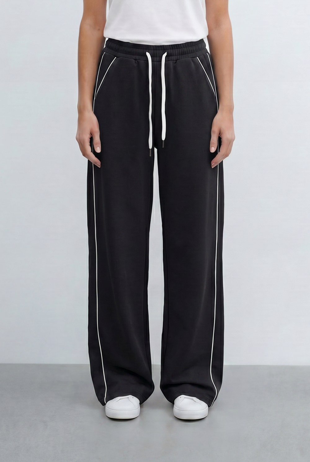 Women’s Tomato Store Brings Sporty Edge Contrast Piping Details Sweatpants