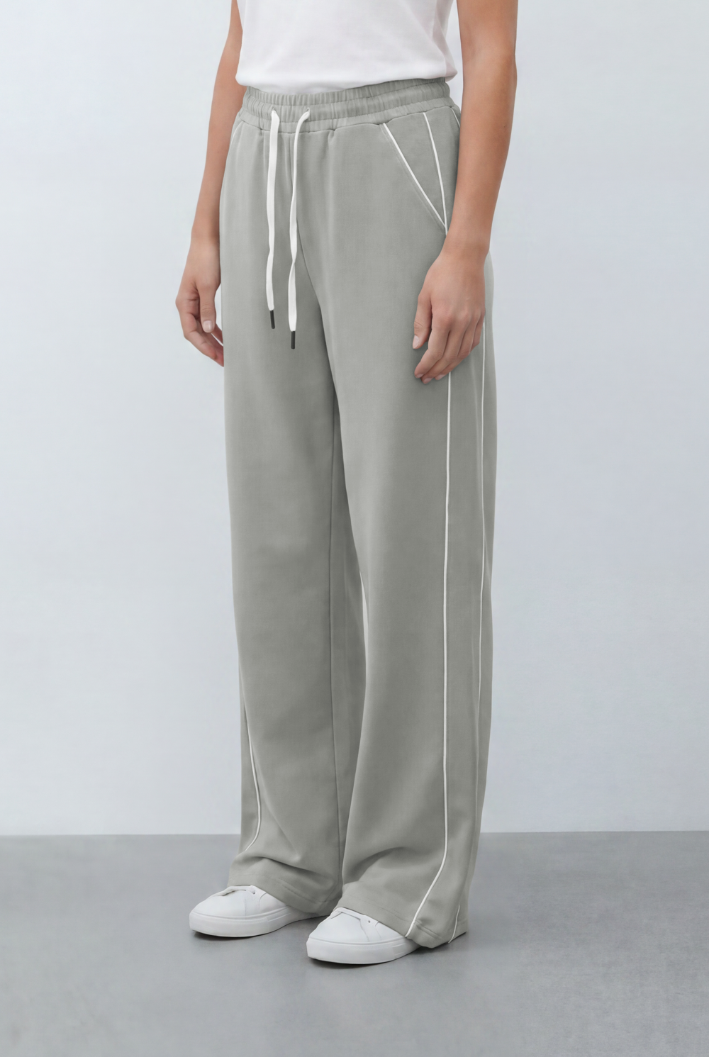Women’s Tomato Store Brings Sporty Edge Contrast Piping Details Sweatpants