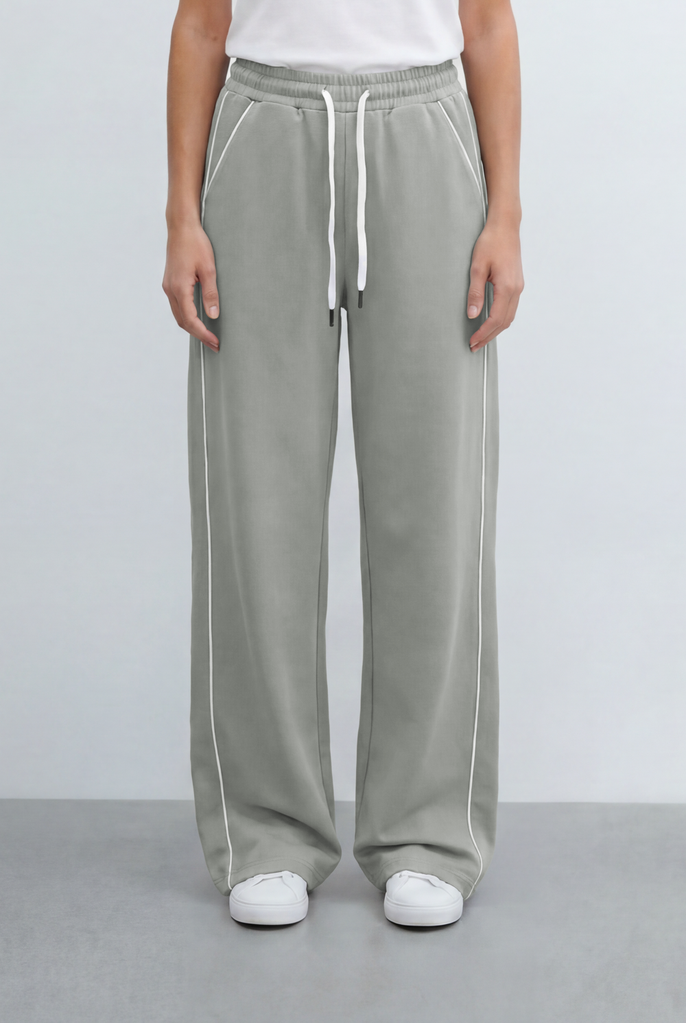 Women’s Tomato Store Brings Sporty Edge Contrast Piping Details Sweatpants
