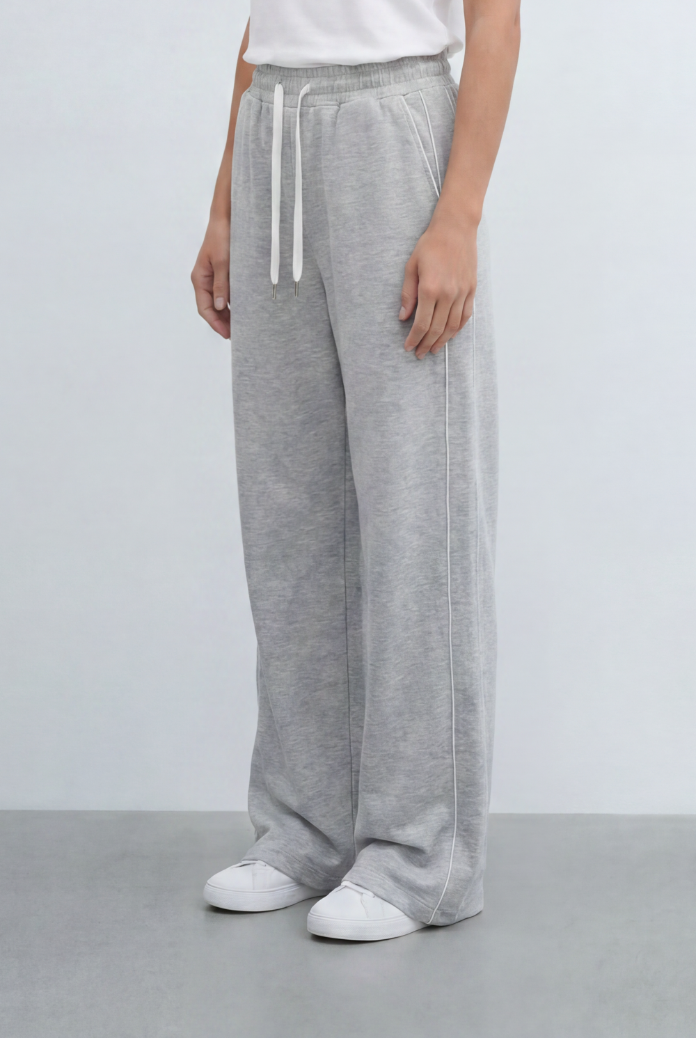 Women’s Tomato Store Brings Sporty Edge Contrast Piping Details Sweatpants
