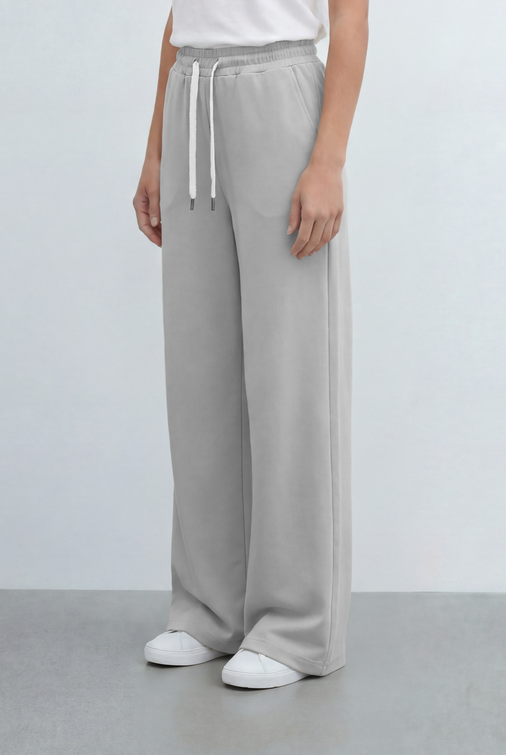 Women’s Tomato Store Basic Sweatpants Wide Leg Silhouette
