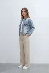 Women’s Denim Jacket Designed Distressed Light Wash Flap Chest Pockets Button Front Closure