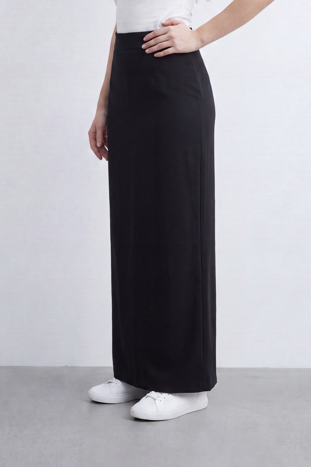 Women’s Tomato Store Column Slit Maxi Skirt Clean Matte Surface Shapes Sleek High Waist Line Long Straight Fall Back Slit Detail
