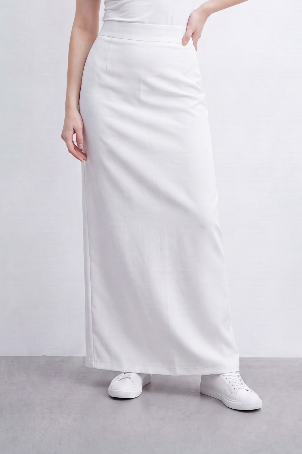 Women’s Tomato Store Column Slit Maxi Skirt Clean Matte Surface Shapes Sleek High Waist Line Long Straight Fall Back Slit Detail