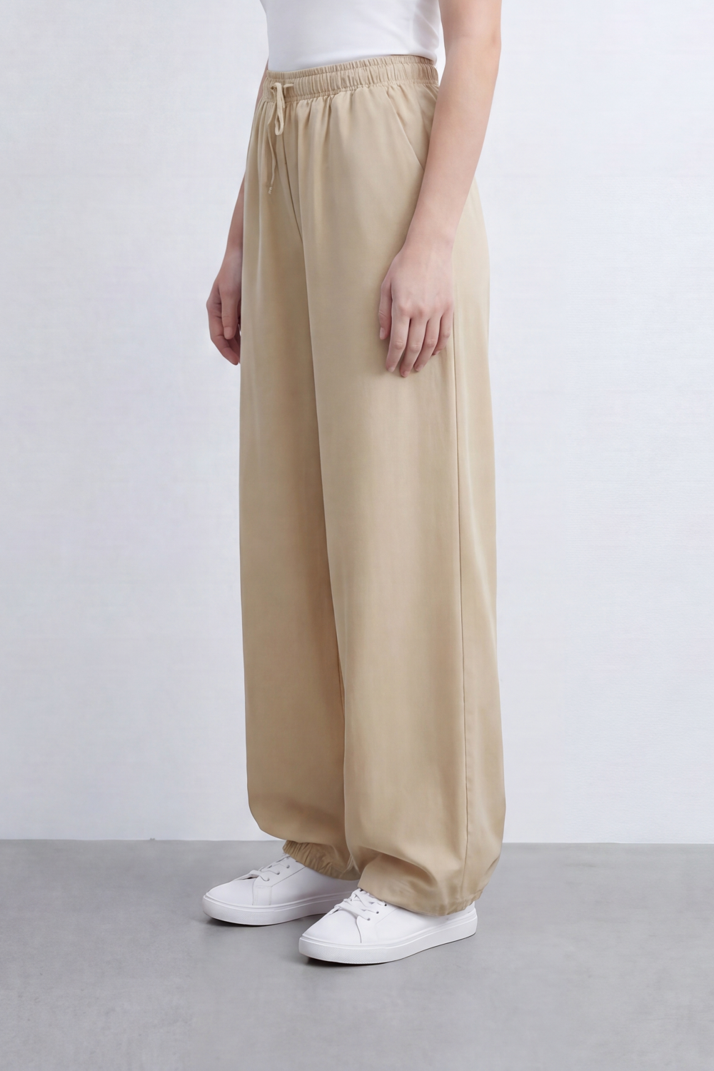 Women’s Tomato Store Gathered Breeze Pants Airy Crinkle Surface Elastic Drawstring Waist Curved Side Pockets Balloon Wide Shape