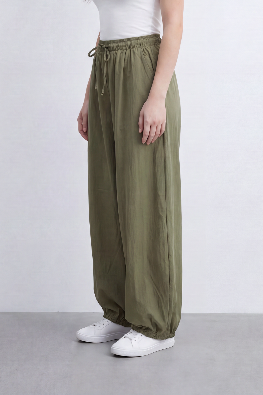 Women’s Tomato Store Gathered Breeze Pants Airy Crinkle Surface Elastic Drawstring Waist Curved Side Pockets Balloon Wide Shape