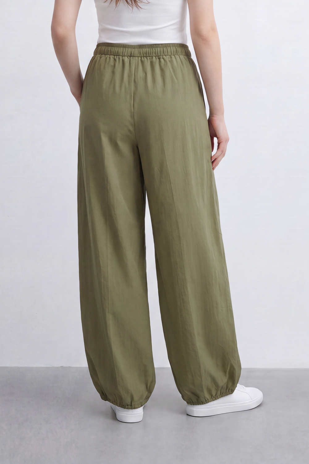 Women’s Tomato Store Gathered Breeze Pants Airy Crinkle Surface Elastic Drawstring Waist Curved Side Pockets Balloon Wide Shape