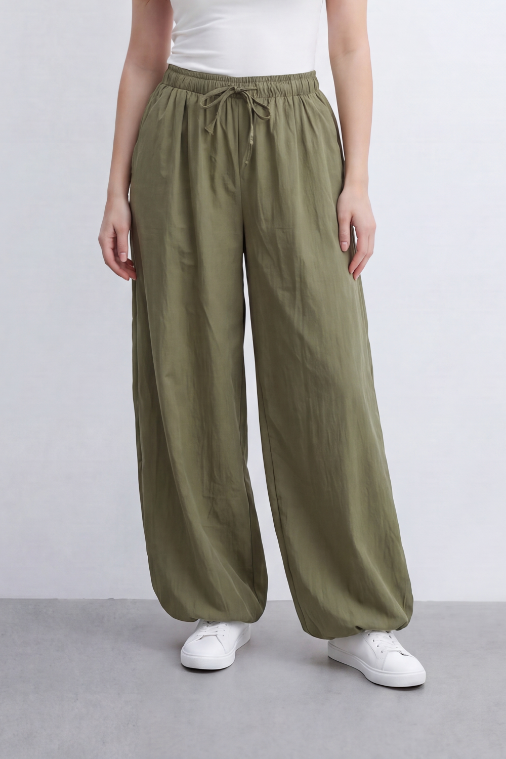 Women’s Tomato Store Gathered Breeze Pants Airy Crinkle Surface Elastic Drawstring Waist Curved Side Pockets Balloon Wide Shape