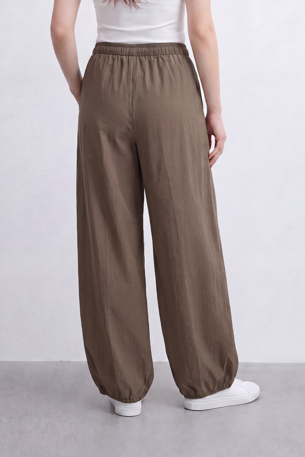 Women’s Tomato Store Gathered Breeze Pants Airy Crinkle Surface Elastic Drawstring Waist Curved Side Pockets Balloon Wide Shape