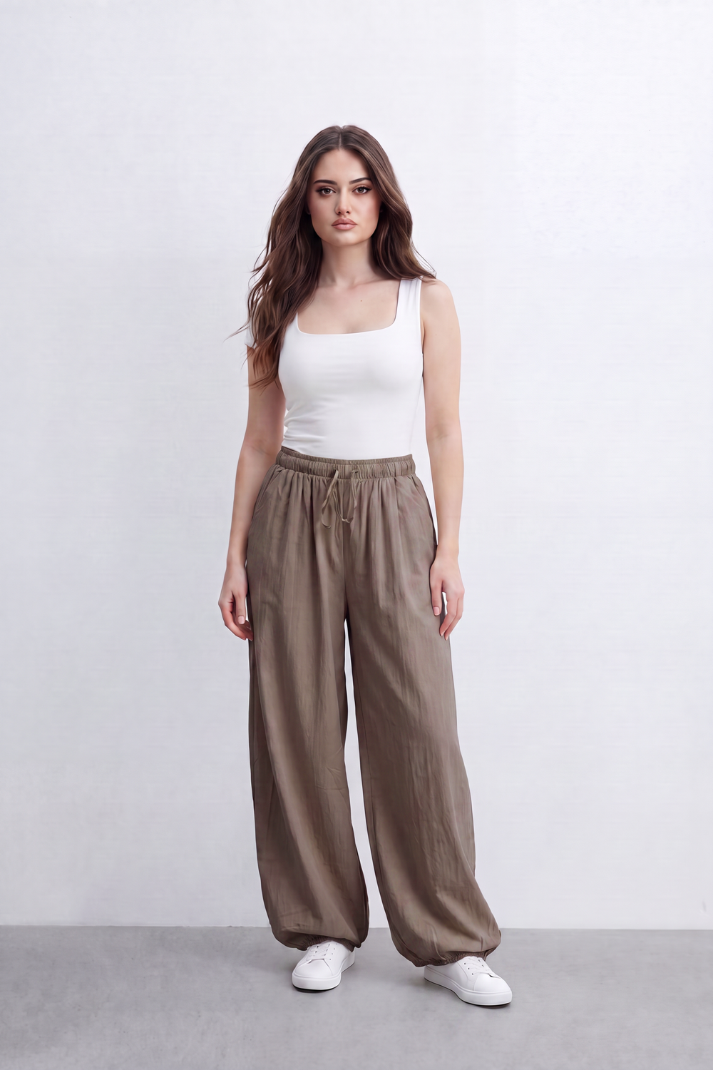 Women’s Tomato Store Gathered Breeze Pants Airy Crinkle Surface Elastic Drawstring Waist Curved Side Pockets Balloon Wide Shape