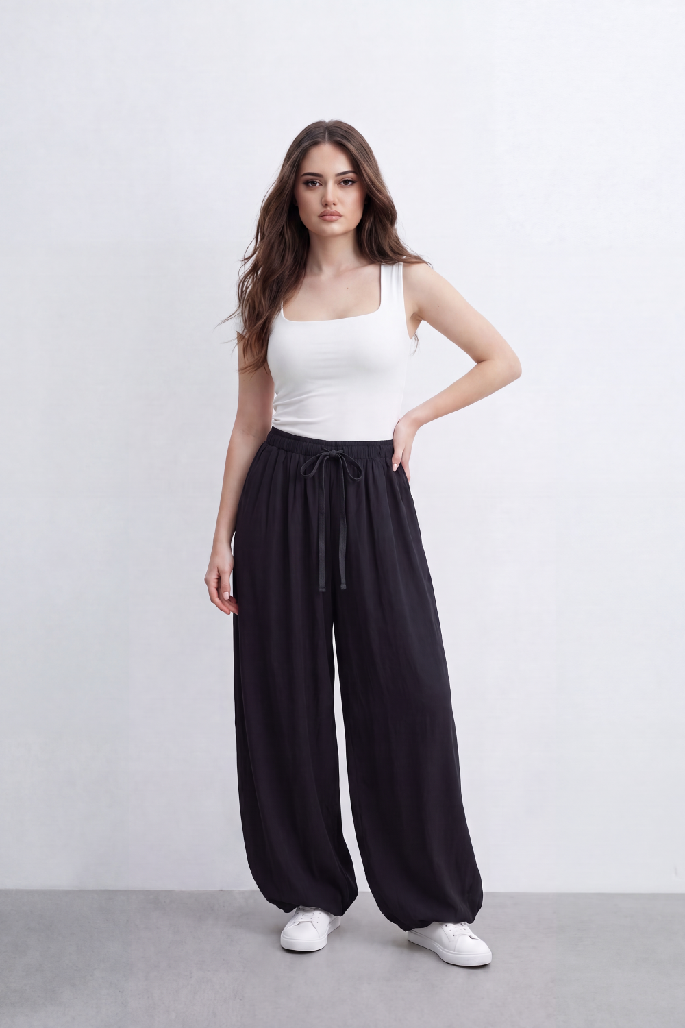 Women’s Tomato Store Gathered Breeze Pants Airy Crinkle Surface Elastic Drawstring Waist Curved Side Pockets Balloon Wide Shape