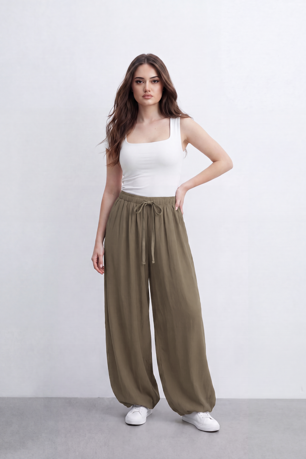 Women’s Tomato Store Gathered Breeze Pants Airy Crinkle Surface Elastic Drawstring Waist Curved Side Pockets Balloon Wide Shape