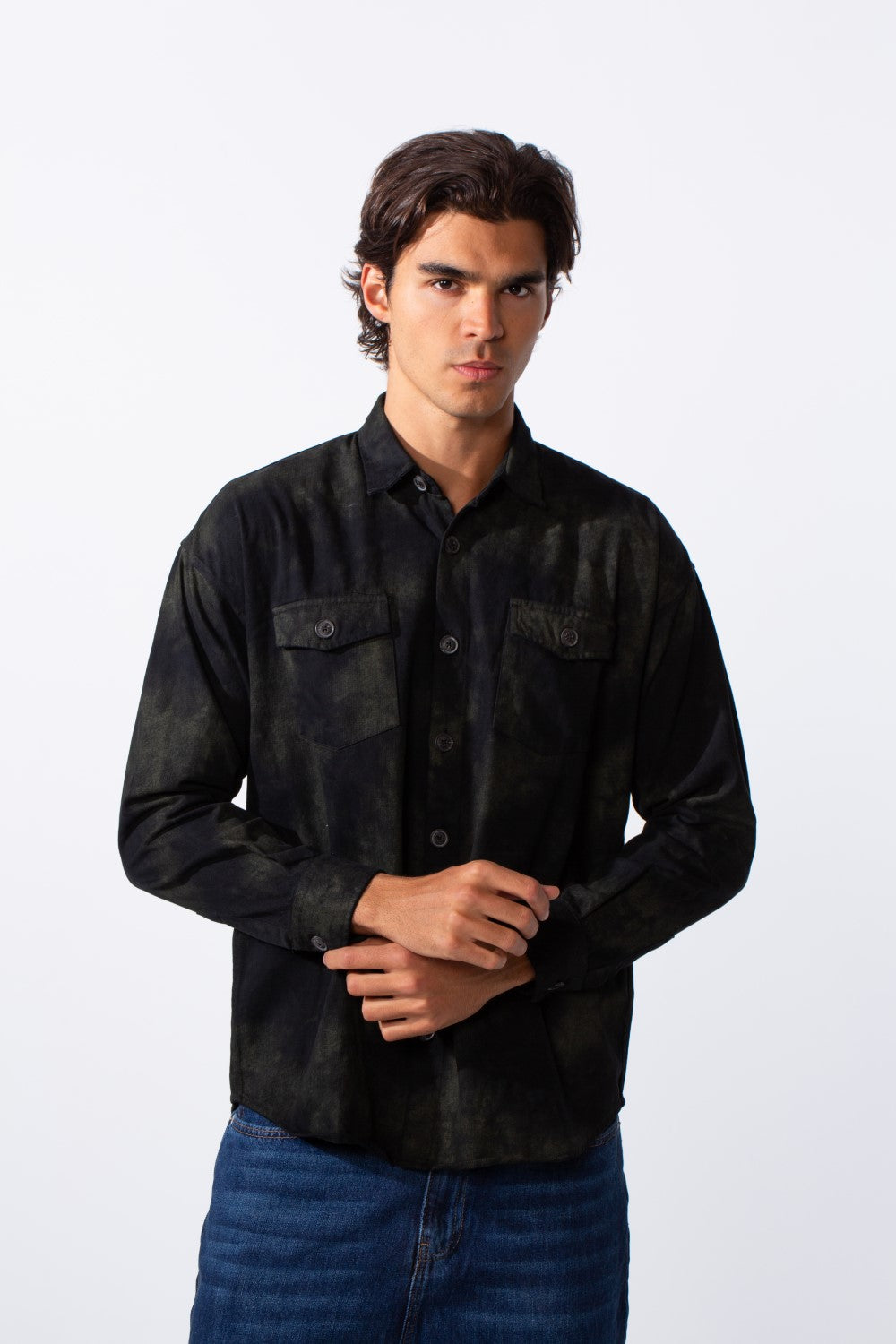 Men's regular fit washed gabardine shirt in dark olive with front pockets and button closure.