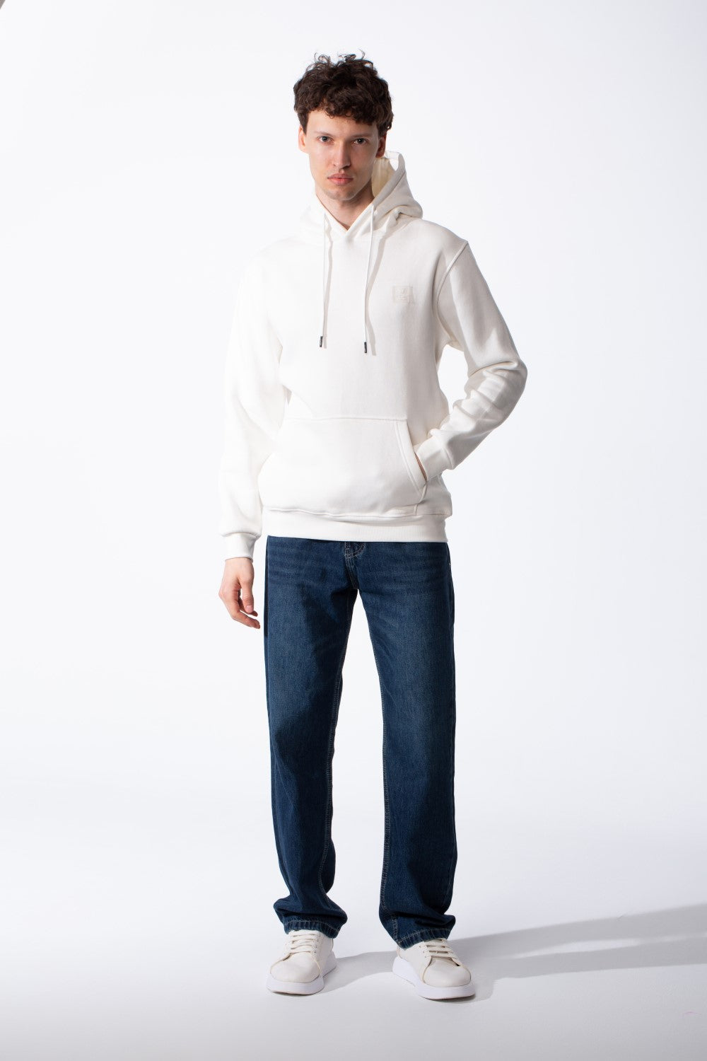 Men's Cross Over Hood Branded Silicone Patch Kangaroo Pocket Set-In Sleeves Slim Fit Melton Sweatshirt