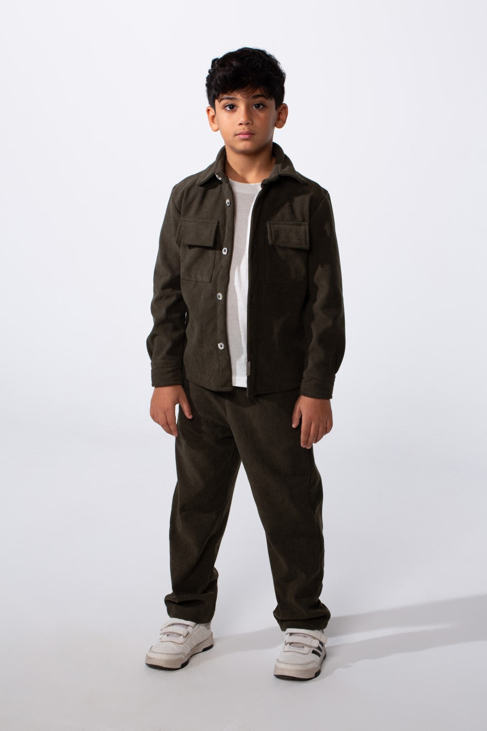 طقم عملي مكون من قطعتين للأولاد بقصة Slim Fit وجيوب