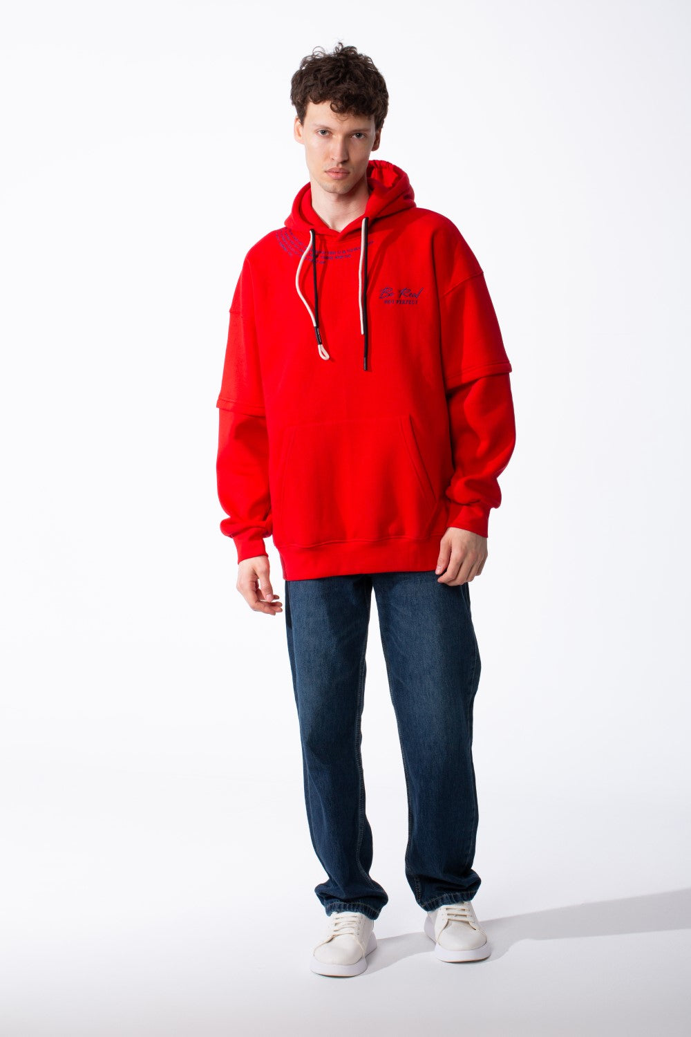 سويت شيرت ميلتون رجالي بقصة Slim Fit، أكمام طويلة فريدة، طبعة على كتف واحد، مريح وكاجوال، مع هود