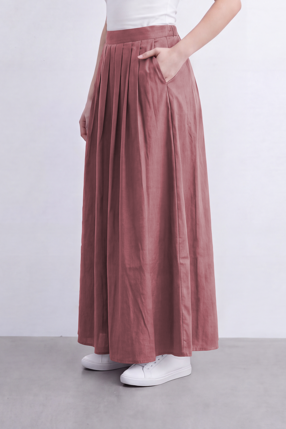 Women's Tomato Store Lightweight Woven Maxi Skirt High-Rise Waist Soft Pleated Detail Flowing A-Line