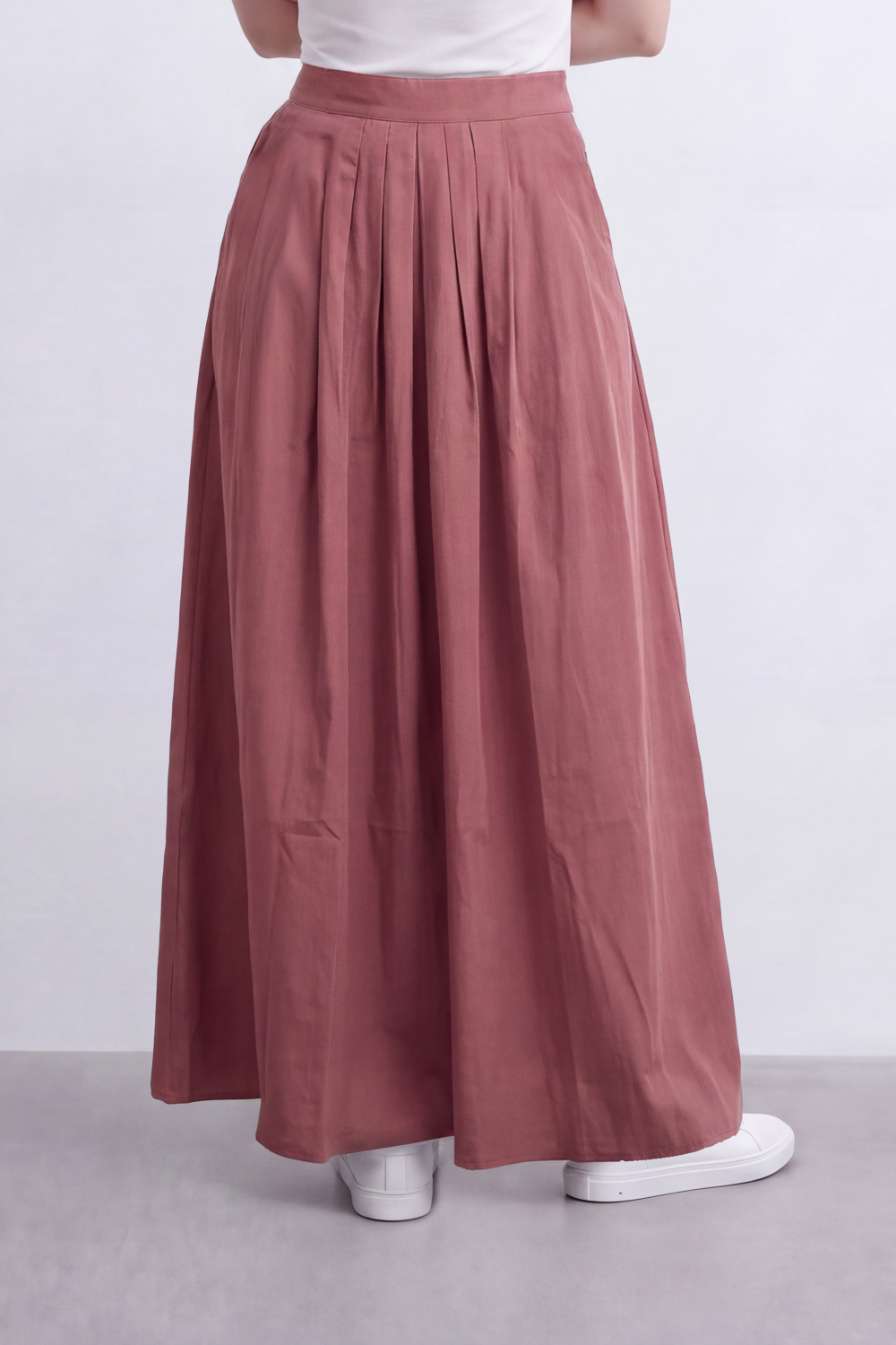 Women's Tomato Store Lightweight Woven Maxi Skirt High-Rise Waist Soft Pleated Detail Flowing A-Line