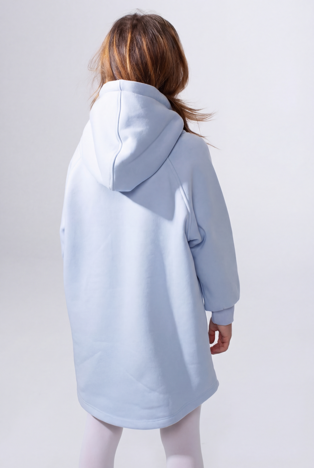 سويت شيرت ملبن بغطاء رأس بقصة Slim Fit وأكمام طويلة وطباعة جرافيكية مرحة مريحة وكاجوال للفتيات