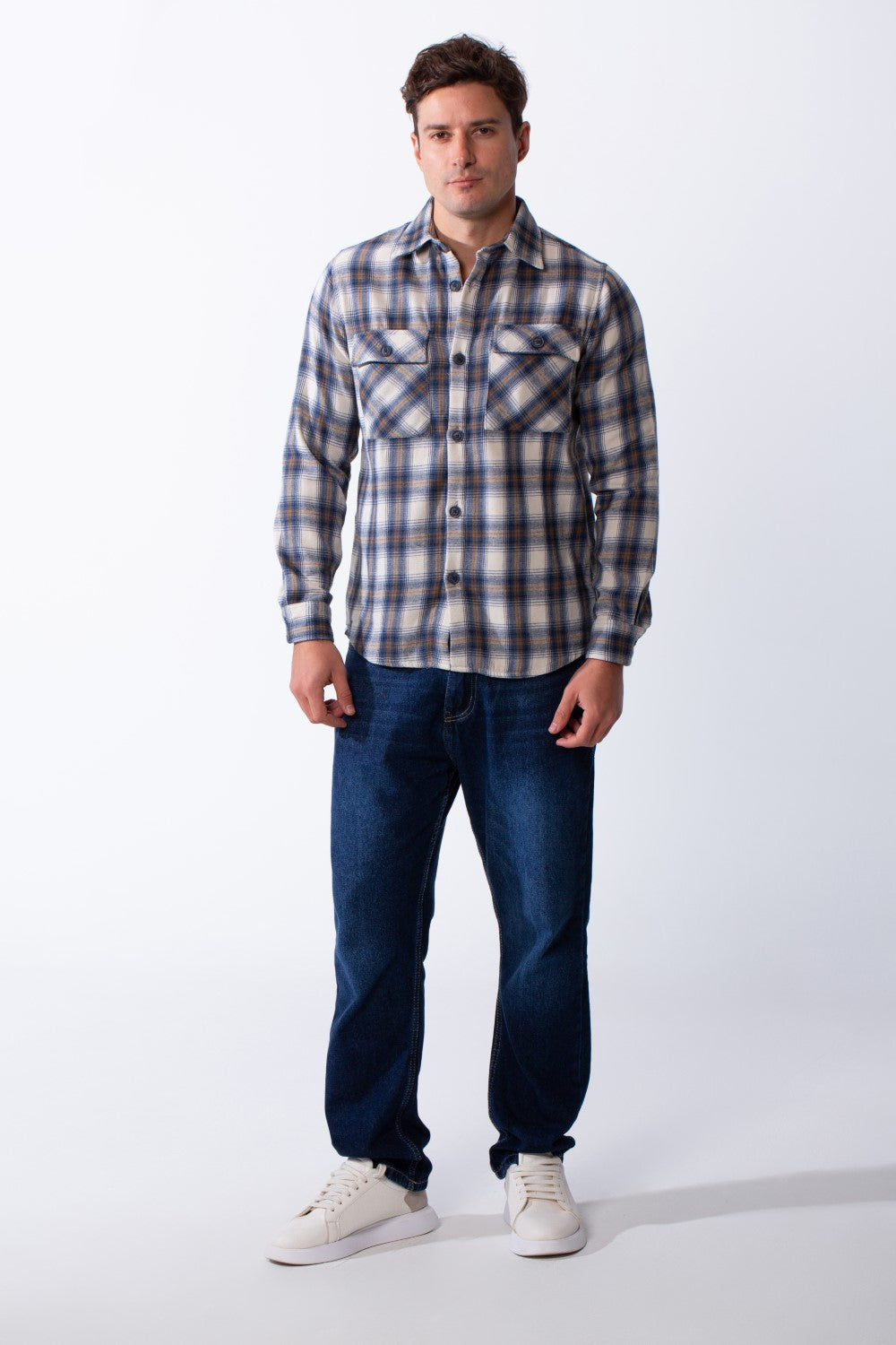 Men's Classic Neck Button Flip Chest Pockets Full Button Closure Plaid Pattern Smart Casual Regular Fit Shirt