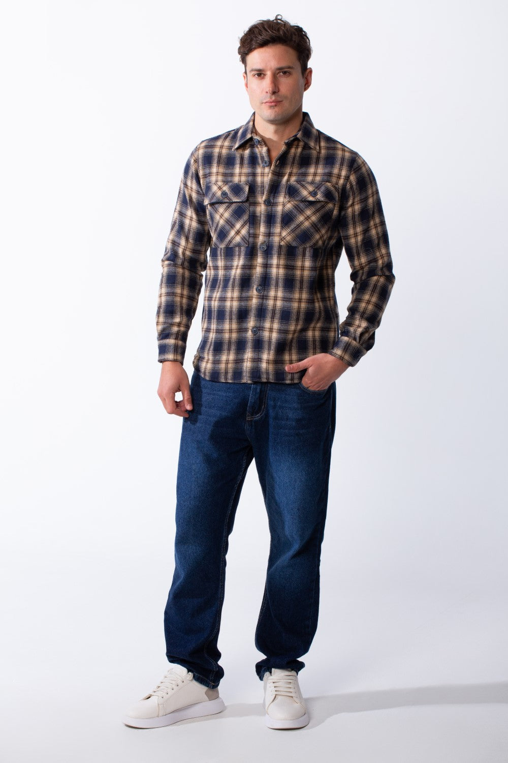 Men's Classic Neck Button Flip Chest Pockets Full Button Closure Plaid Pattern Smart Casual Regular Fit Shirt