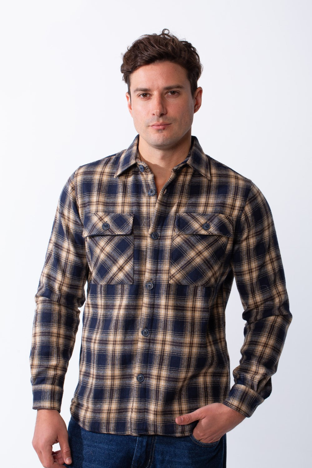 Men's Classic Neck Button Flip Chest Pockets Full Button Closure Plaid Pattern Smart Casual Regular Fit Shirt