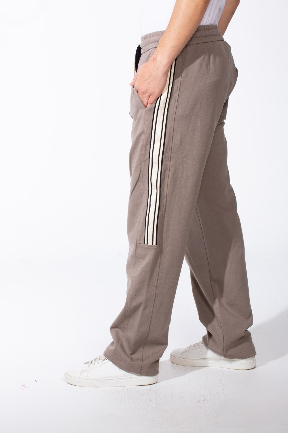 Men's Elasticated Waistband Drawstrings Multi-Stripe Side Single Back Pocket Double Needle Wide Leg Sweatpants