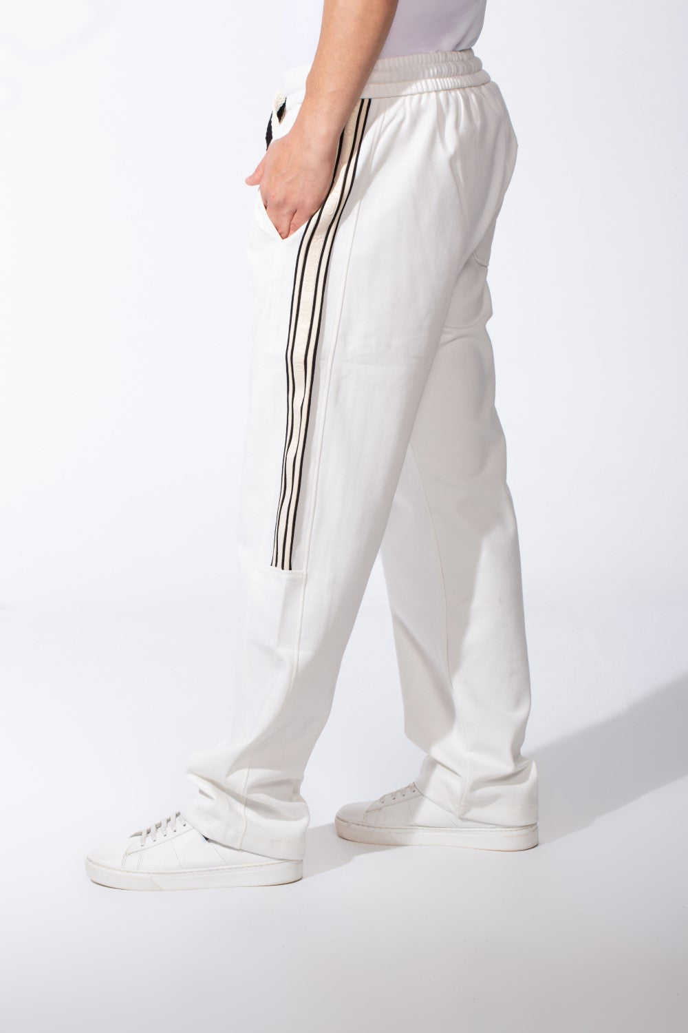 Men's Elasticated Waistband Drawstrings Multi-Stripe Side Single Back Pocket Double Needle Wide Leg Sweatpants