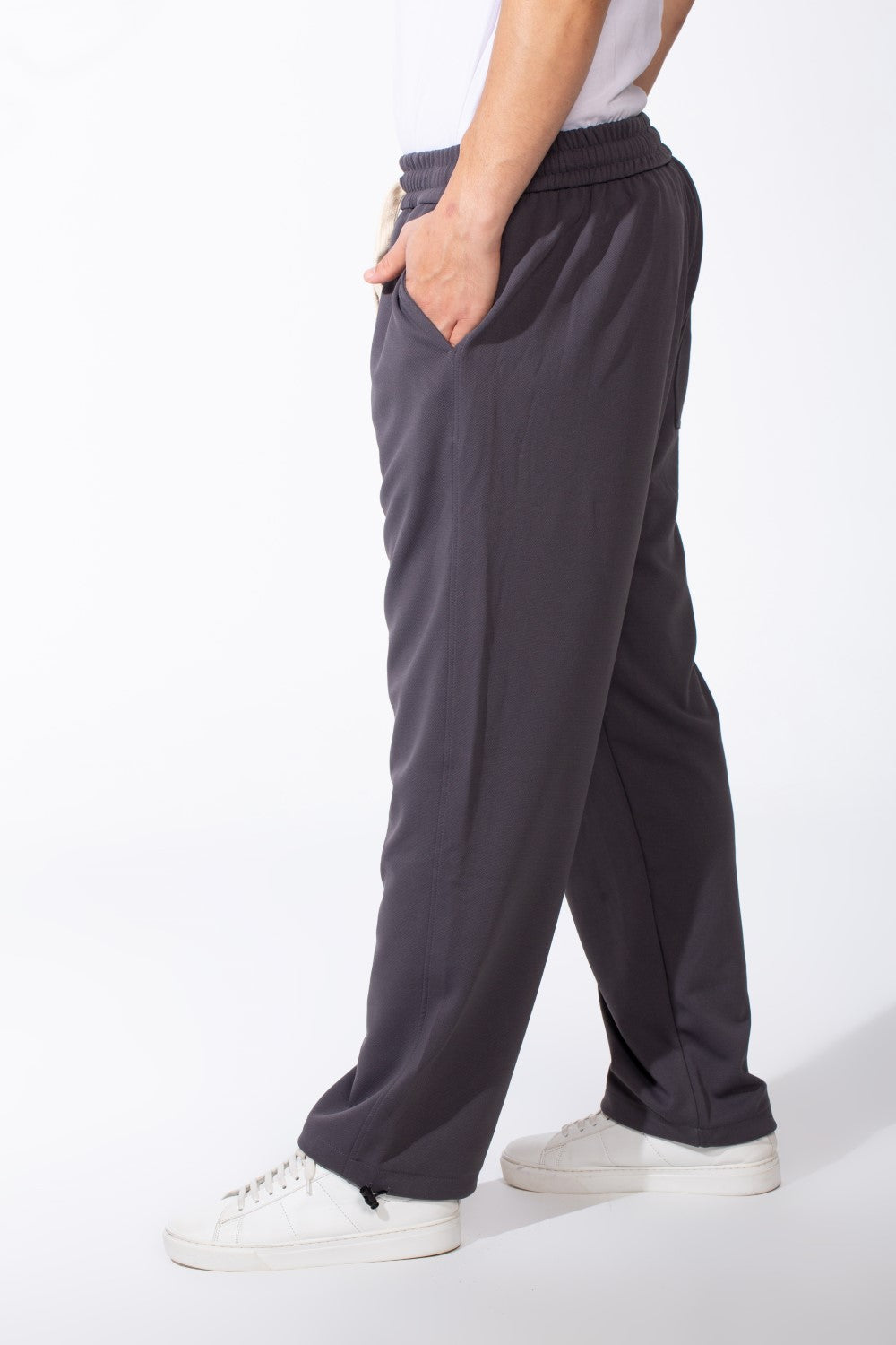 Men's Elastic Waistband Deep Side Pockets Breathable Cotton-Blend Fabric Wide-Leg Sweatpants