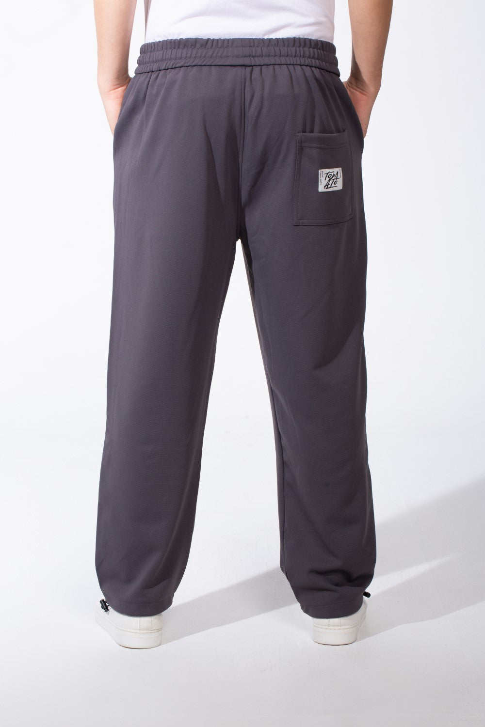Men's Elastic Waistband Deep Side Pockets Breathable Cotton-Blend Fabric Wide-Leg Sweatpants