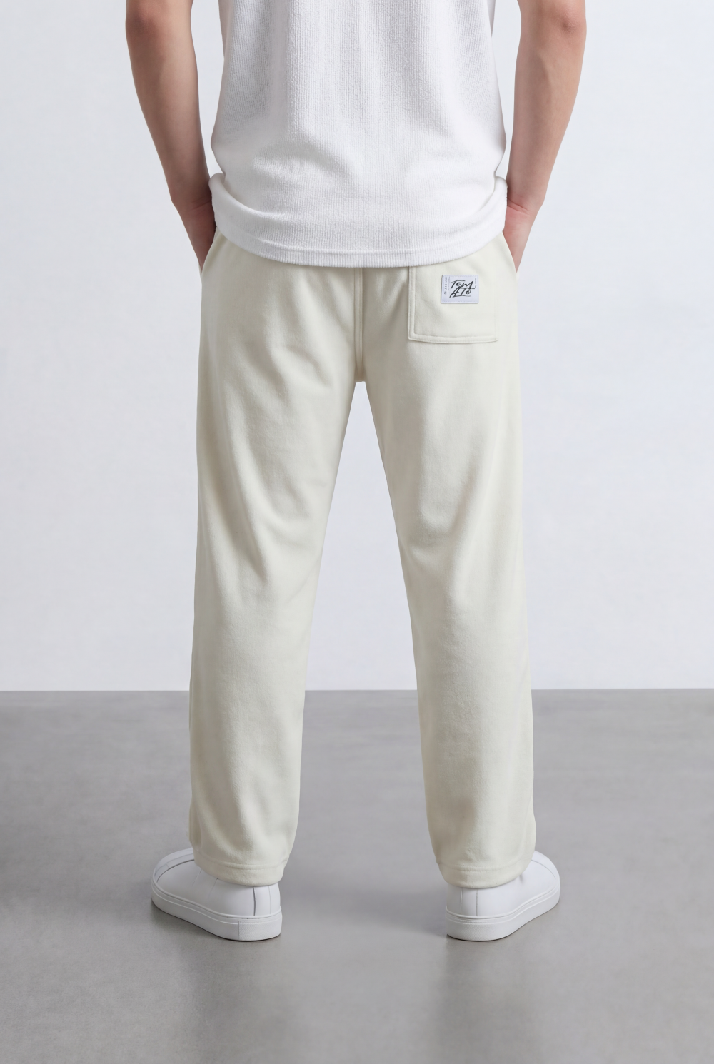 Men's Elastic Waistband Deep Side Pockets Breathable Cotton-Blend Fabric Wide-Leg Sweatpants