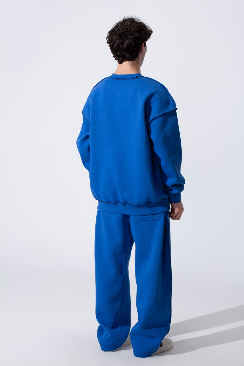 Men's Tomato Store Oversized Classic Crew Neckline Exposed Contrast Stitching Details Outfit