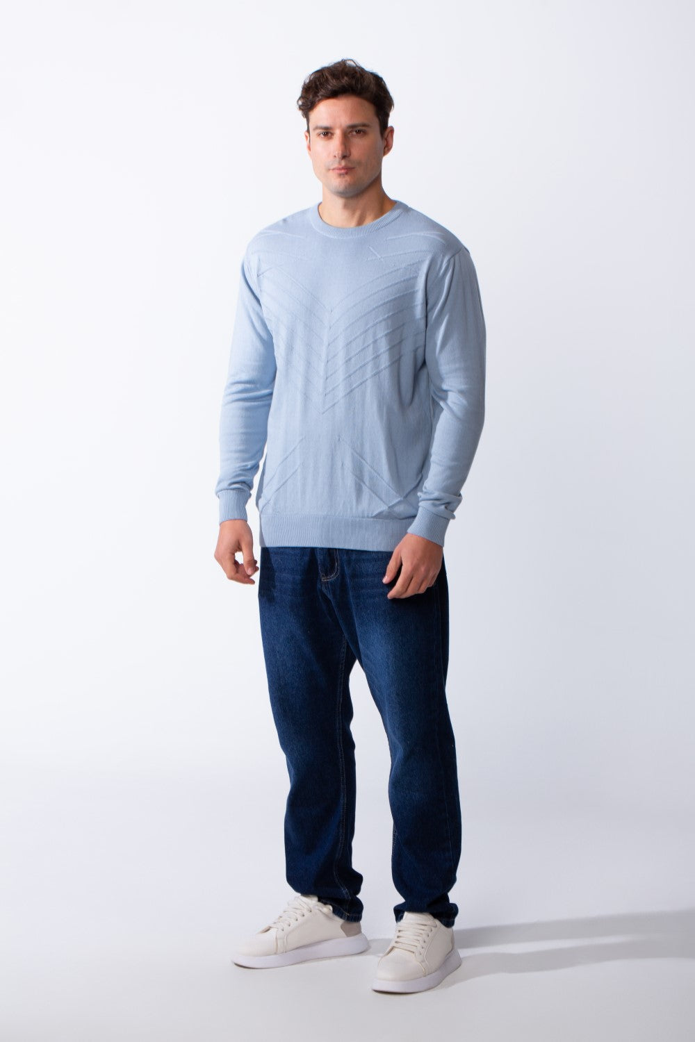 بلوفر رجالي بقصة Slim Fit بياقة دائرية كلاسيكية وأكمام طويلة بنمط خطوط مائلة بارز خفيف عبر الأمام من قماش محكم للارتداء اليومي الكاجوال