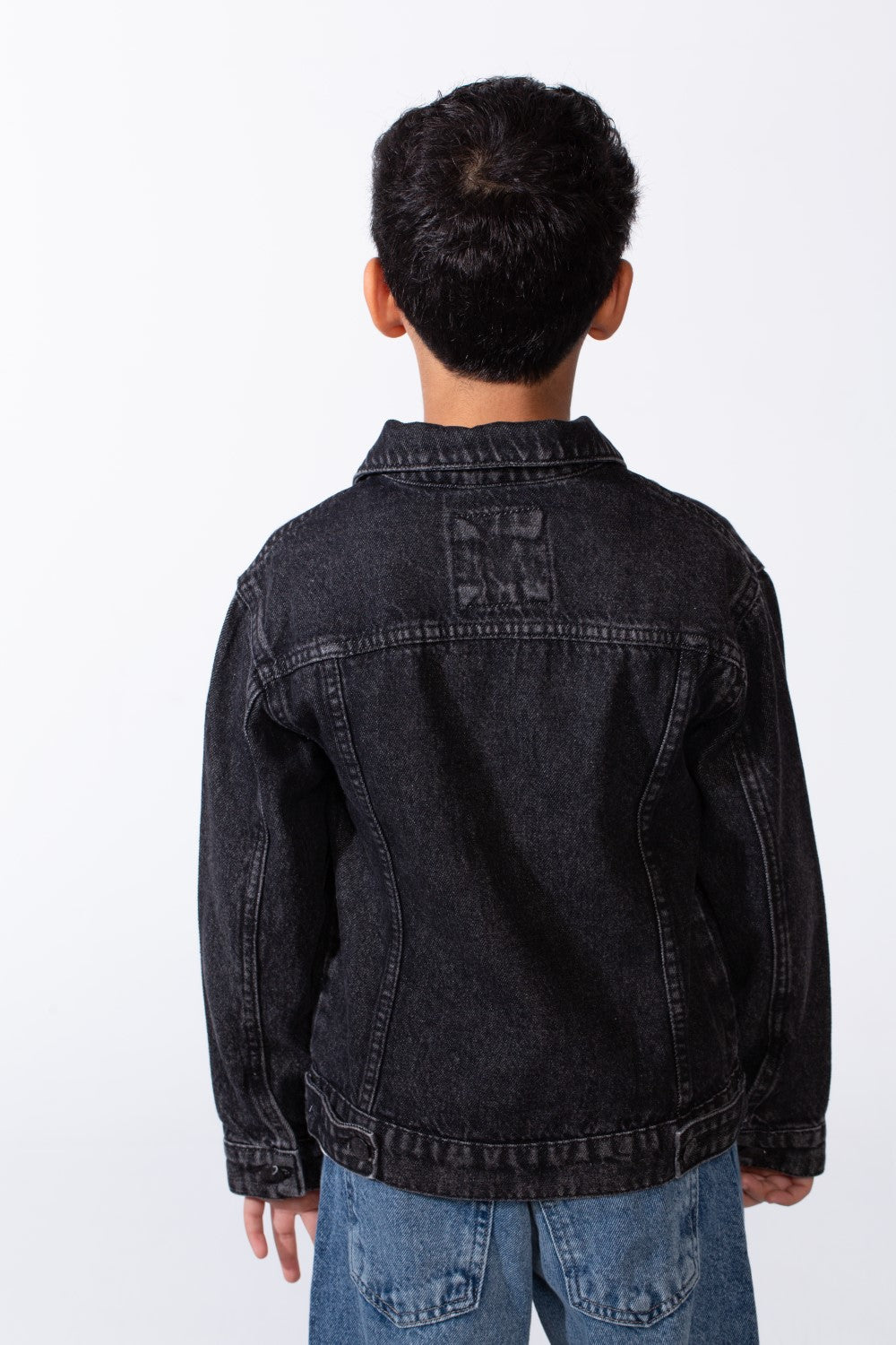 جاكيت جينز دينيم كاجوال بقصّة مربعة وجيوب للأولاد