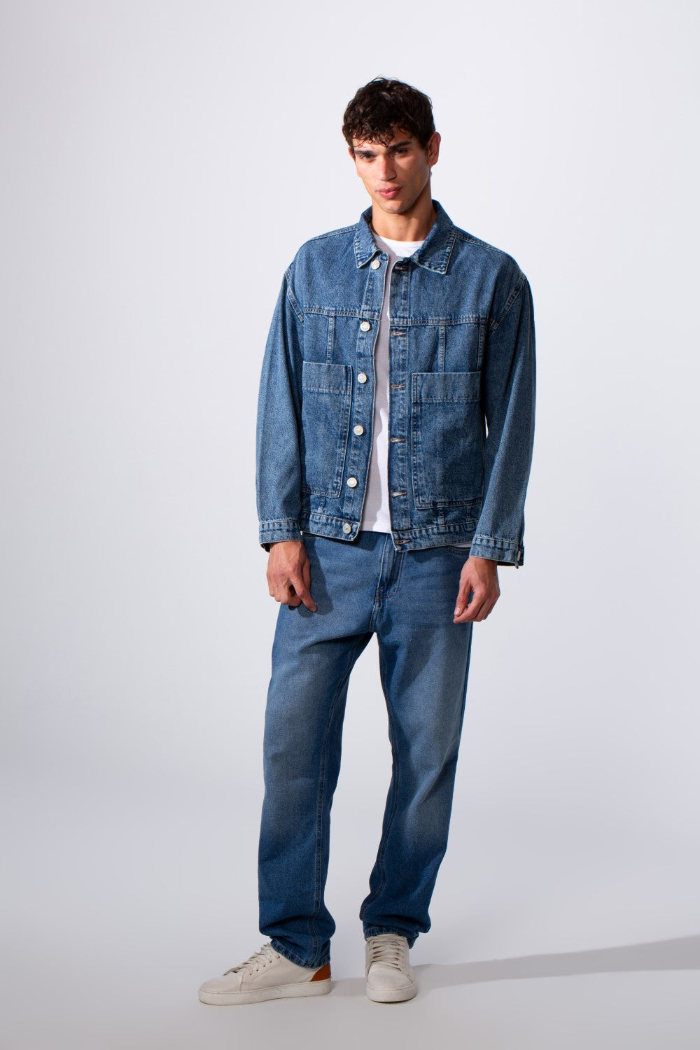 جاكيت جينز بقصة Boxy Fit للرجال مع جيوب أمامية