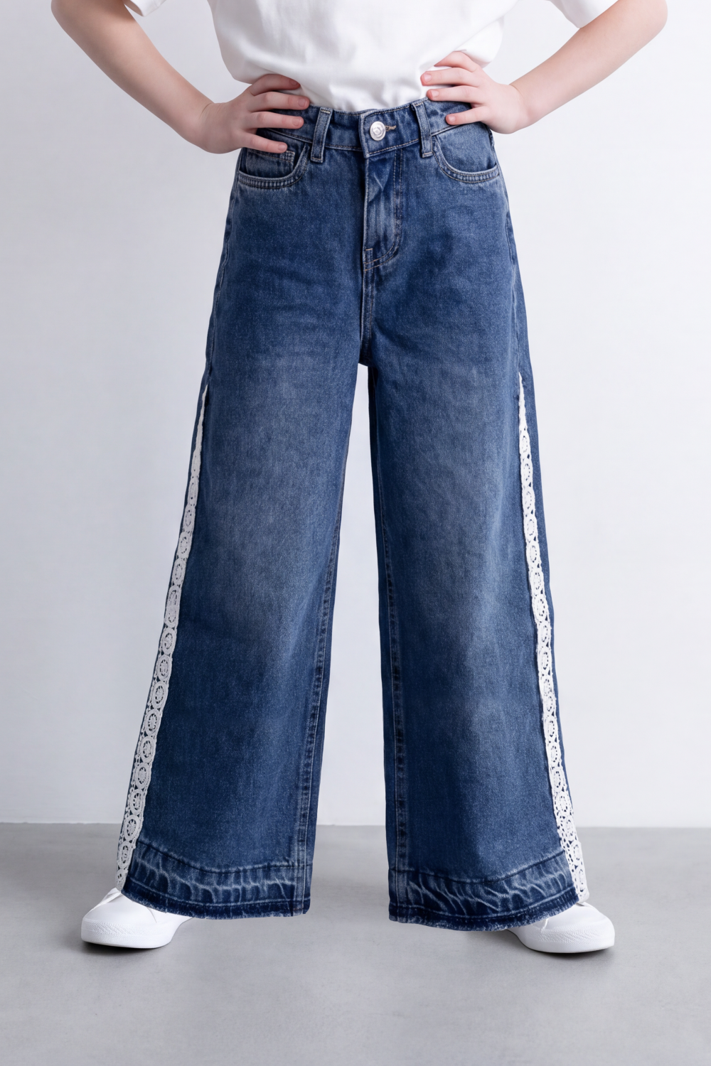 Girl's Tomato Store Light-Wash Pants Side Lace Panel Detail Wide Leg