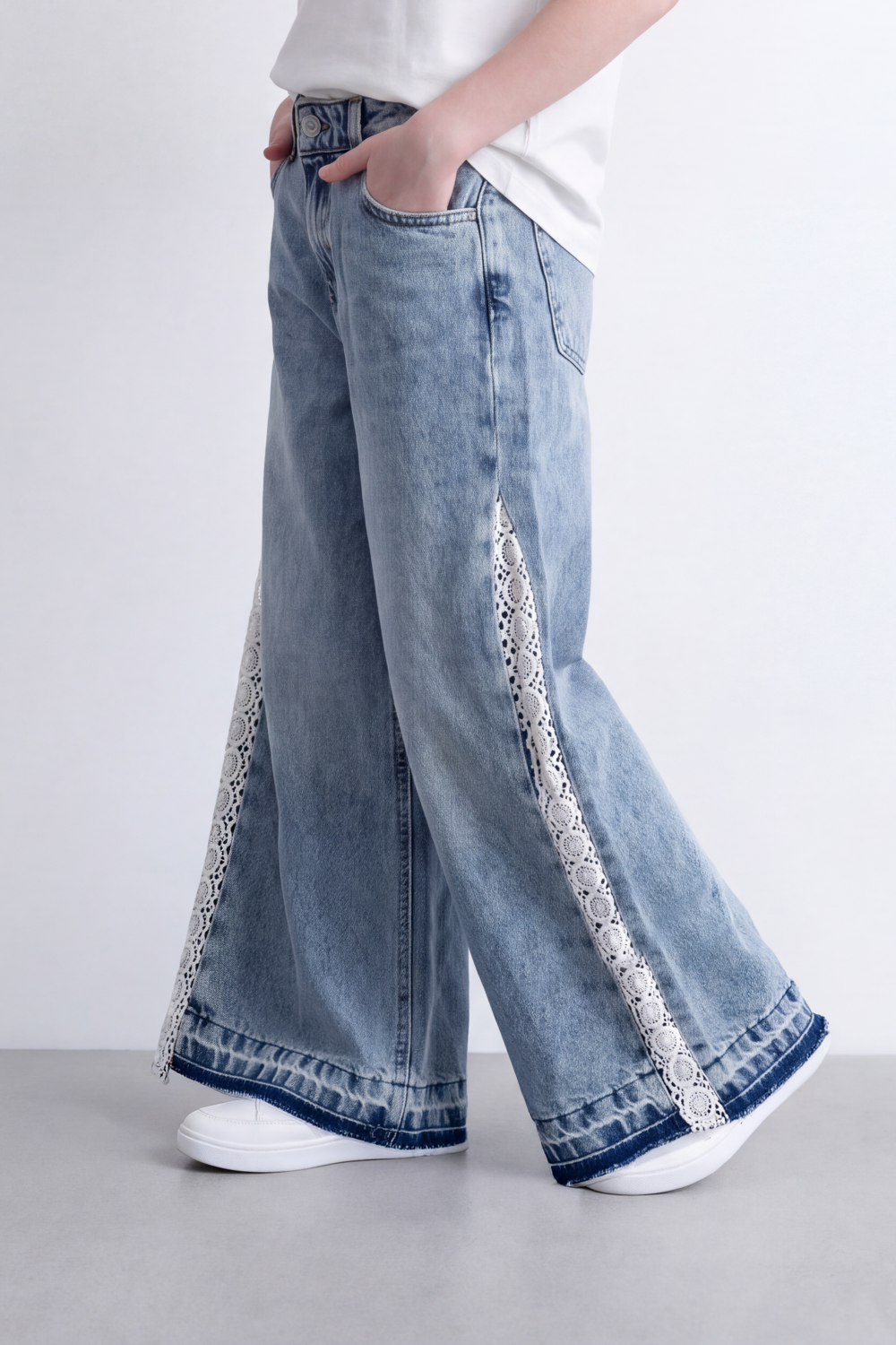 Girl's Tomato Store Light-Wash Pants Side Lace Panel Detail Wide Leg