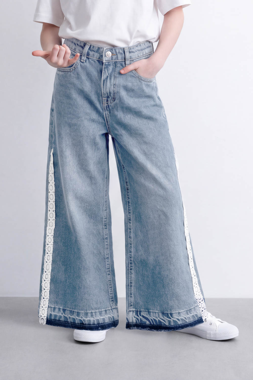 Girl's Tomato Store Light-Wash Pants Side Lace Panel Detail Wide Leg