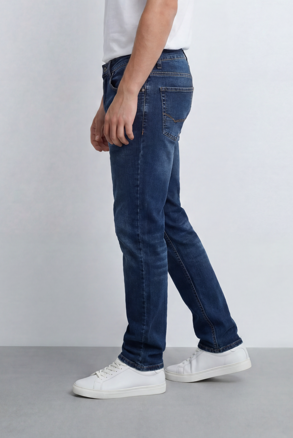 Men’s Tomato Store Light Vintage Wash Denim Essential With A Clean Five Pocket Design