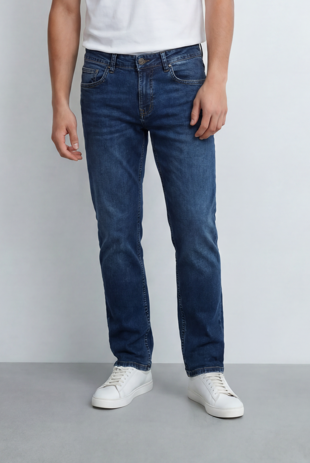Men’s Tomato Store Light Vintage Wash Denim Essential With A Clean Five Pocket Design