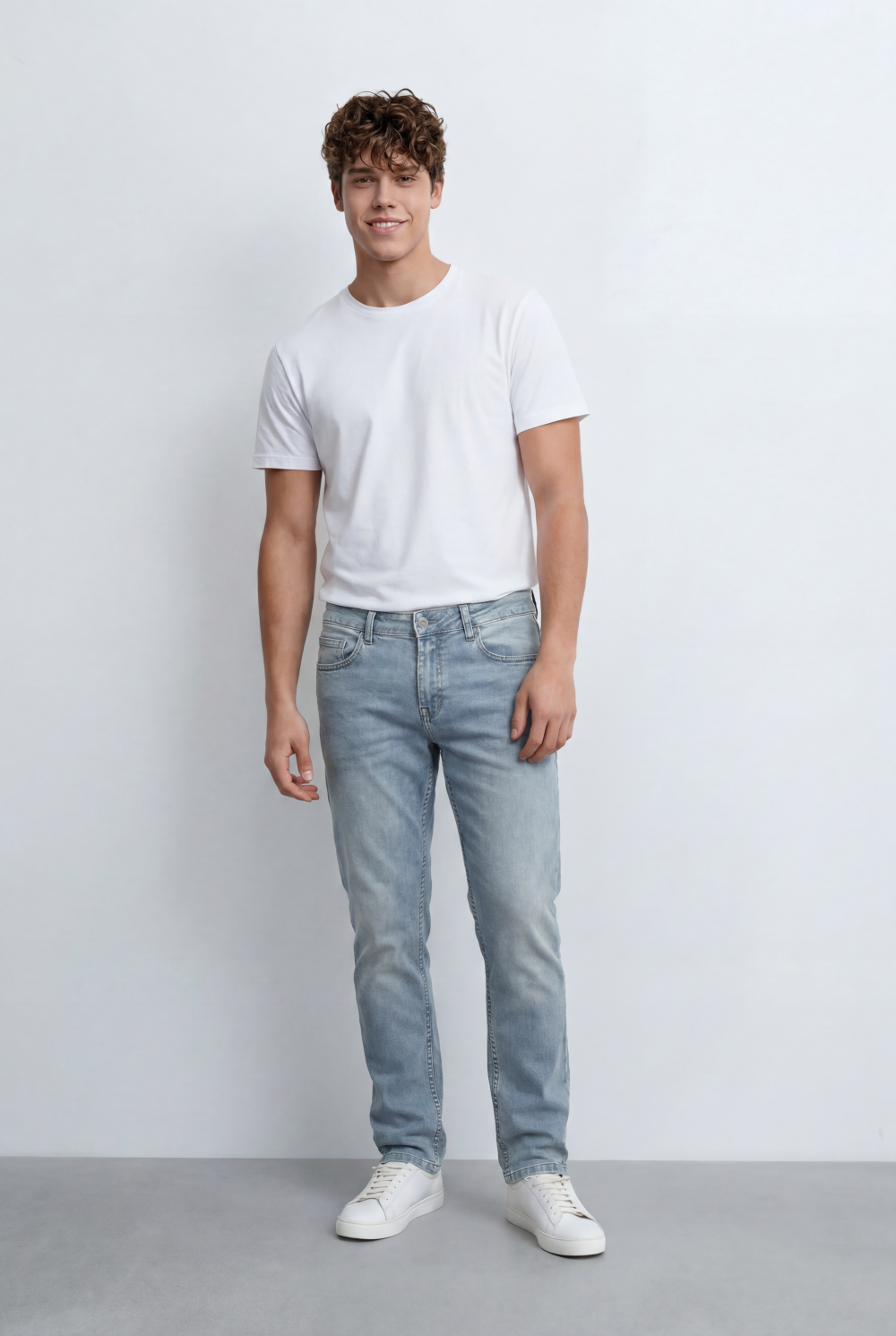 Men’s Tomato Store Light Vintage Wash Denim Essential With A Clean Five Pocket Design