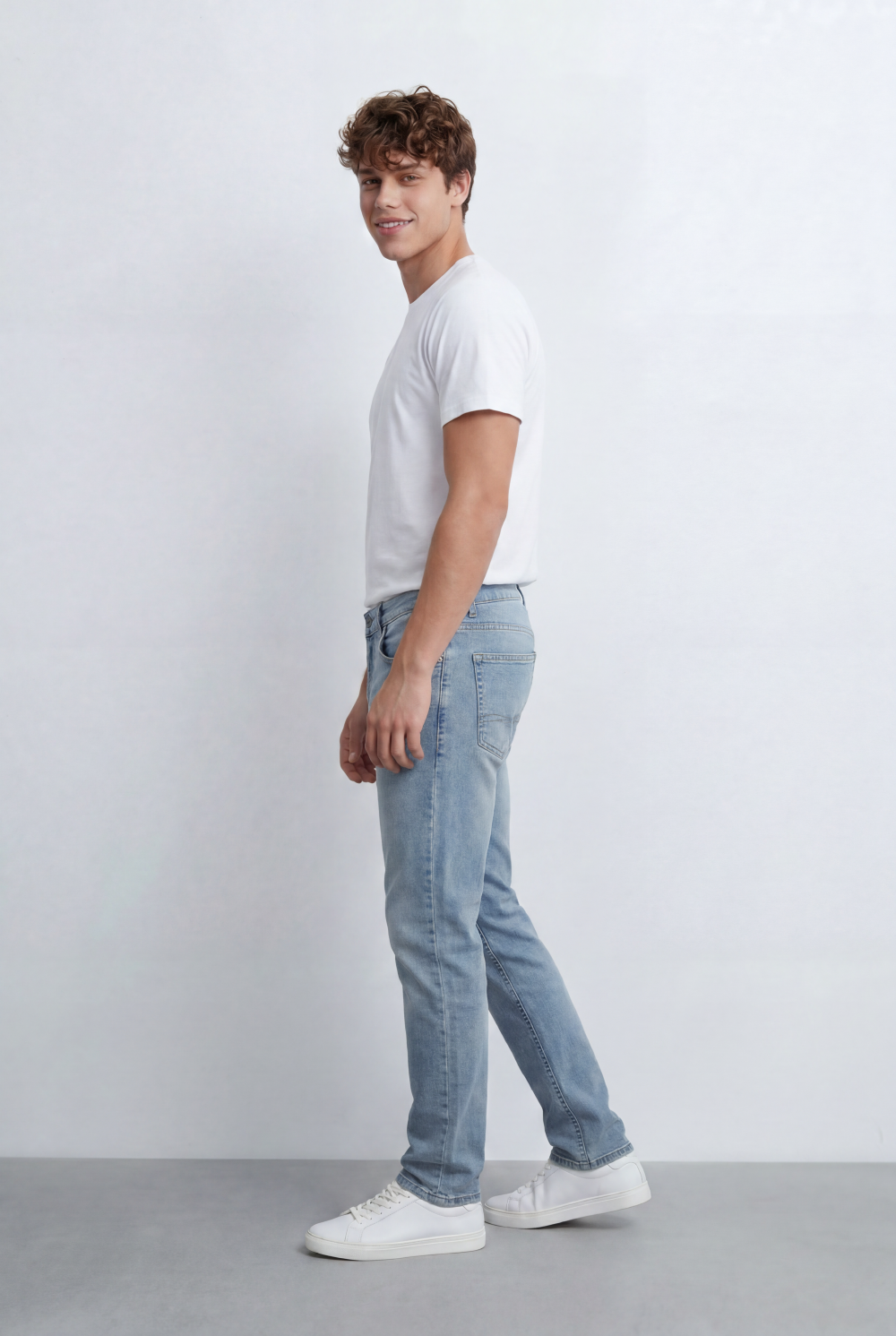 Men’s Tomato Store Light Vintage Wash Denim Essential With A Clean Five Pocket Design