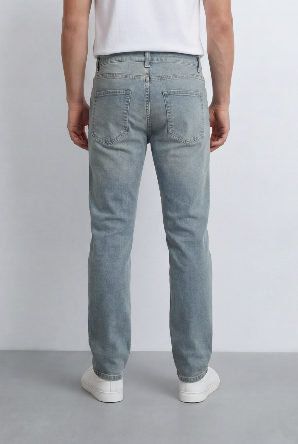 Men’s Tomato Store Light Vintage Wash Denim Essential With A Clean Five Pocket Design