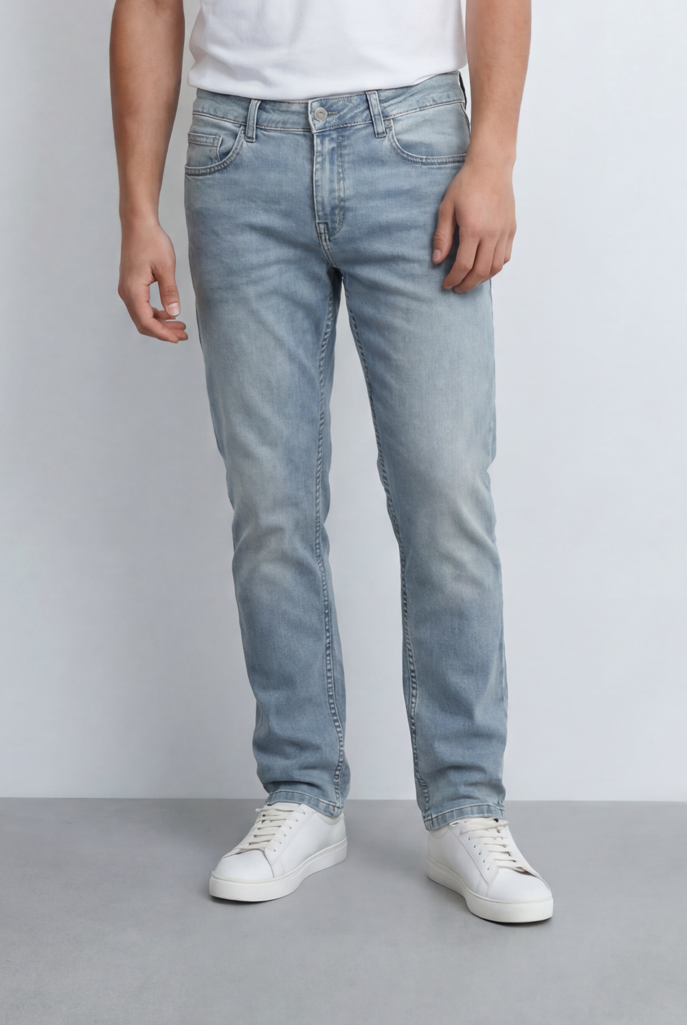 Men’s Tomato Store Light Vintage Wash Denim Essential With A Clean Five Pocket Design