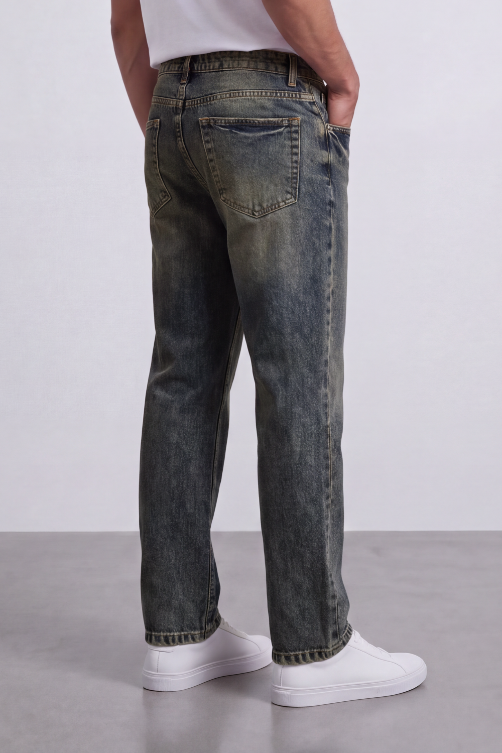 Men's Tomato Store Washed Denim used Pants Detail Mid-Rise Waist Regular Fit