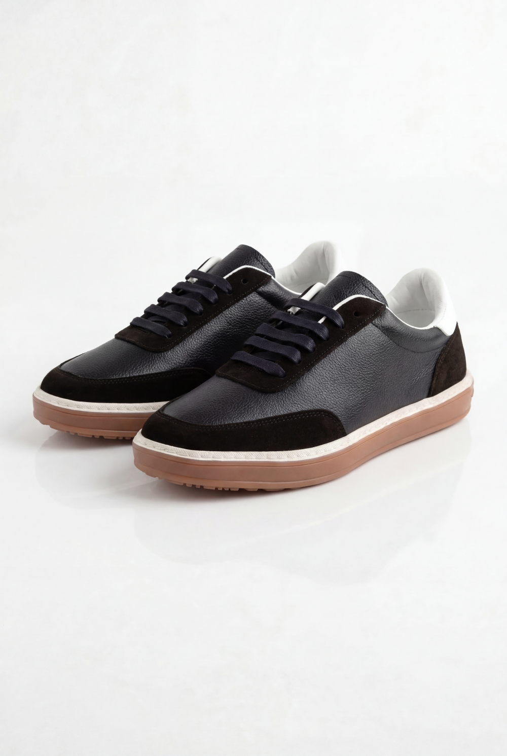 Men's Tomato Store Low-Top Profile Designed For Modern Versatility Padded Heel Shoes