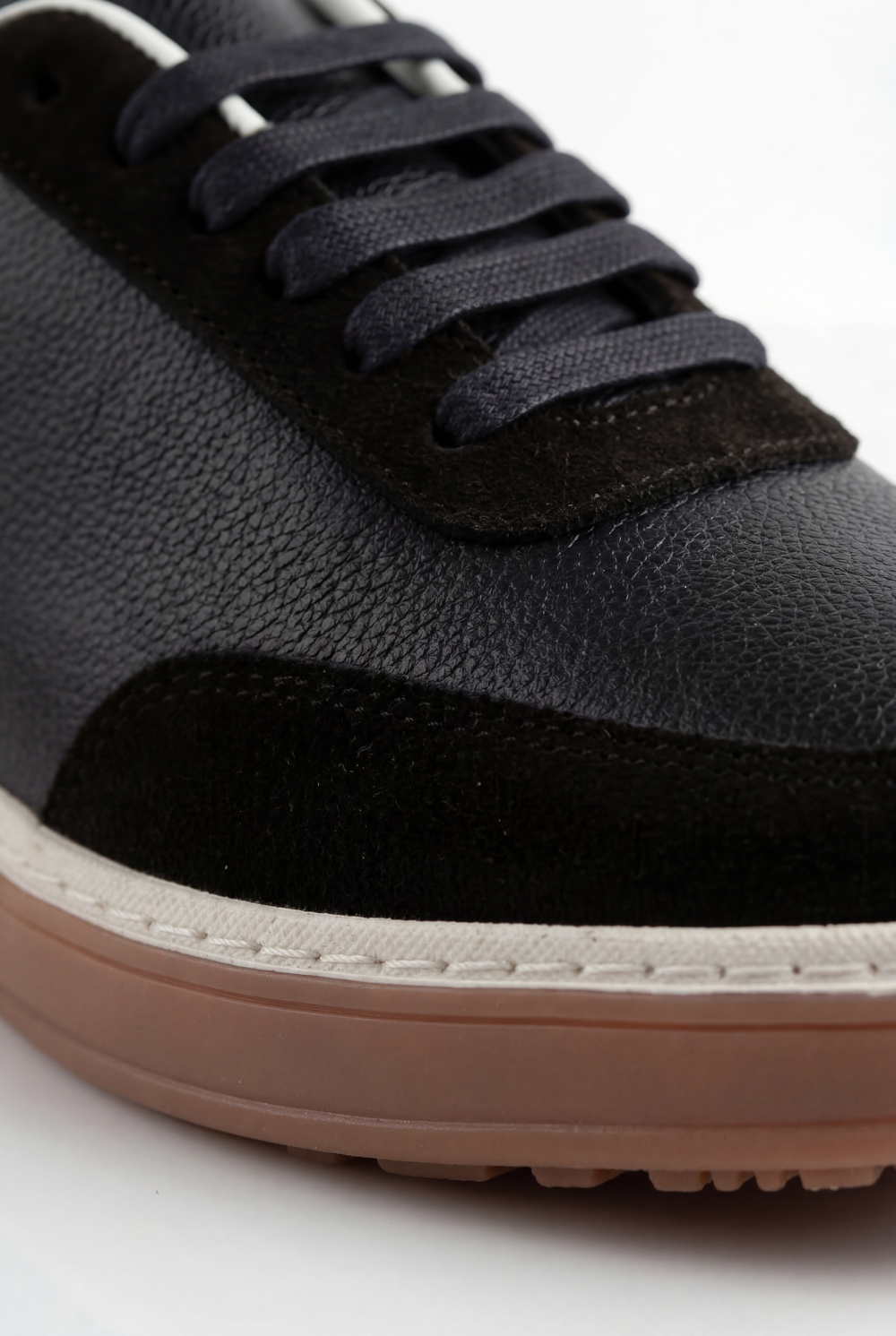 Men's Tomato Store Low-Top Profile Designed For Modern Versatility Padded Heel Shoes