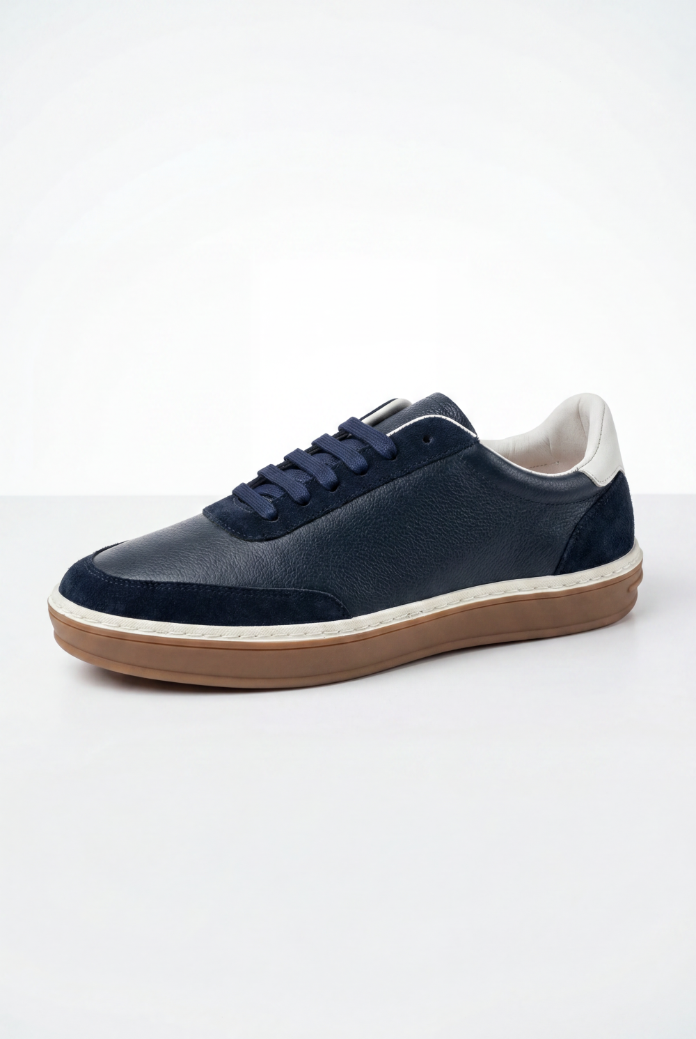 Men's Tomato Store Low-Top Profile Designed For Modern Versatility Padded Heel Shoes