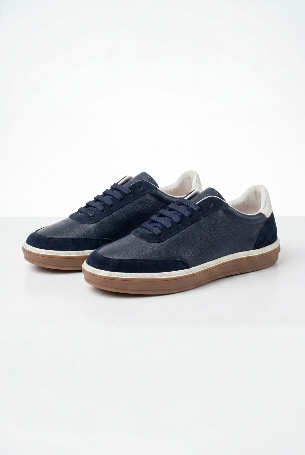 Men's Tomato Store Low-Top Profile Designed For Modern Versatility Padded Heel Shoes